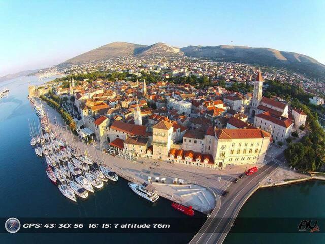 Villa Marta Apartmani Trogir Exterior foto